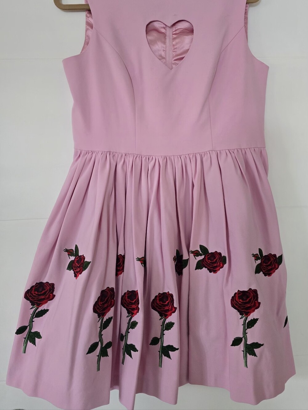 Hell Bunny Pink Rose Embroidered Dress M Heart Cutout Rockabilly Pinup Pockets - Picture 2 of 13